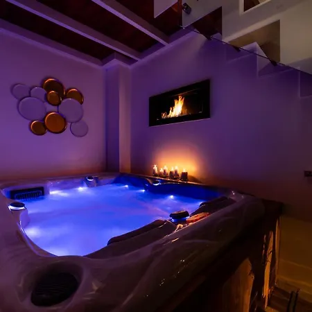 Old Court Luxury Suite&Spa By Monholiday Monopoli Exterior photo