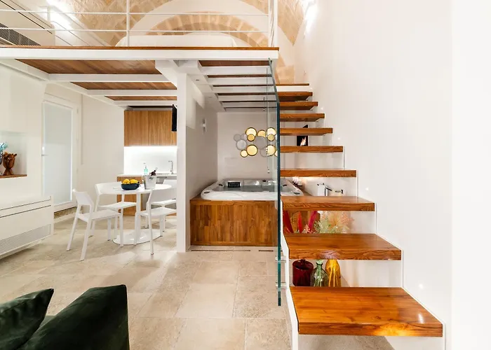 Old Court Luxury Suite&Spa By Monholiday